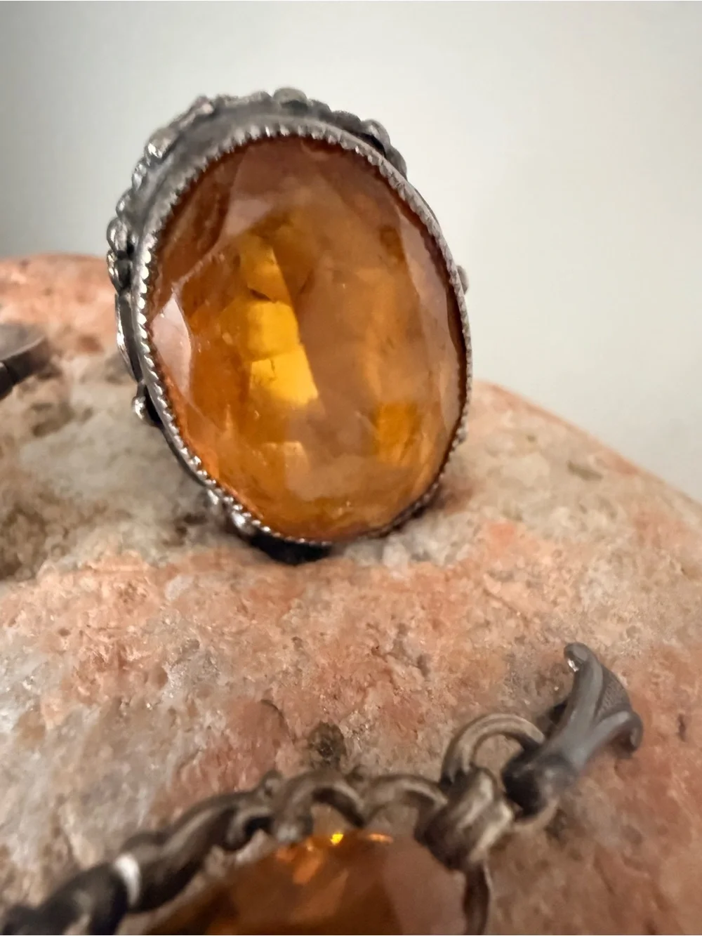 Vintage-Style Silver Ring, pendants with Amber, Blue and Green Faceted Stones